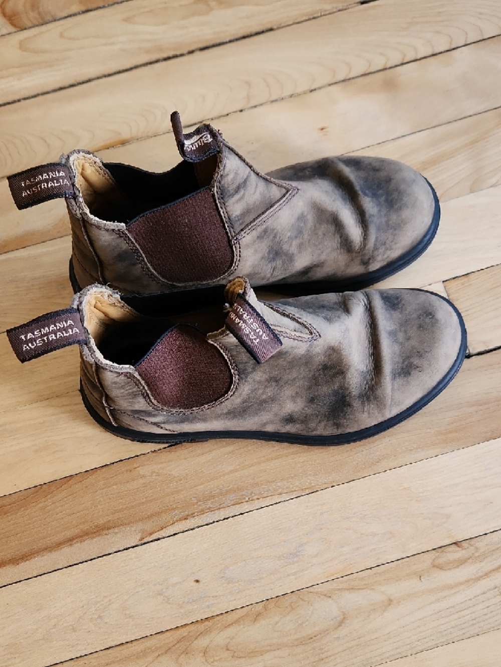 Blundstone Brown Distressed Leather Chelsea Ankle Boots - Picture 13 of 15